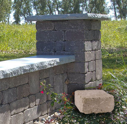 Northern Arizona Landscaped Lakeland Wall Units